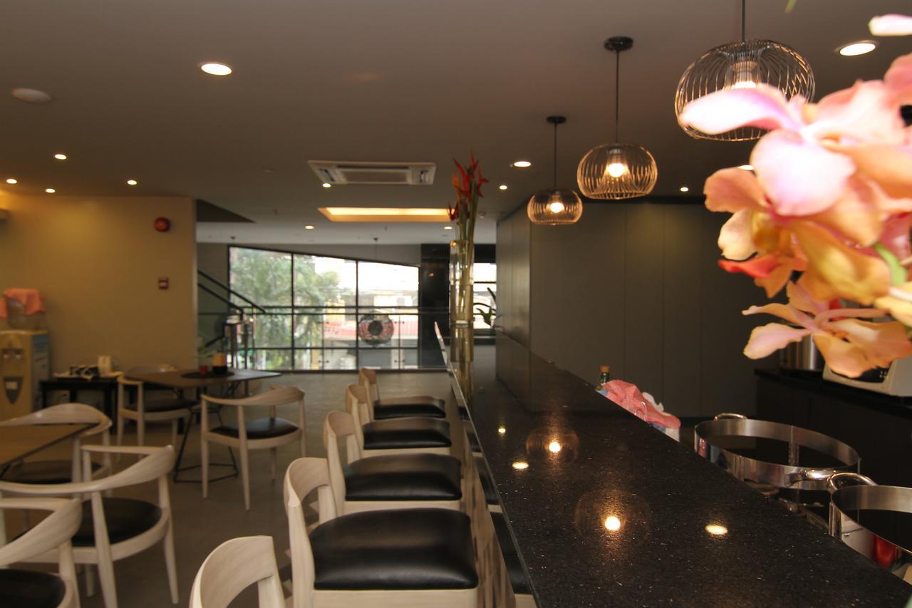 Cebu Hotel Plus Экстерьер фото